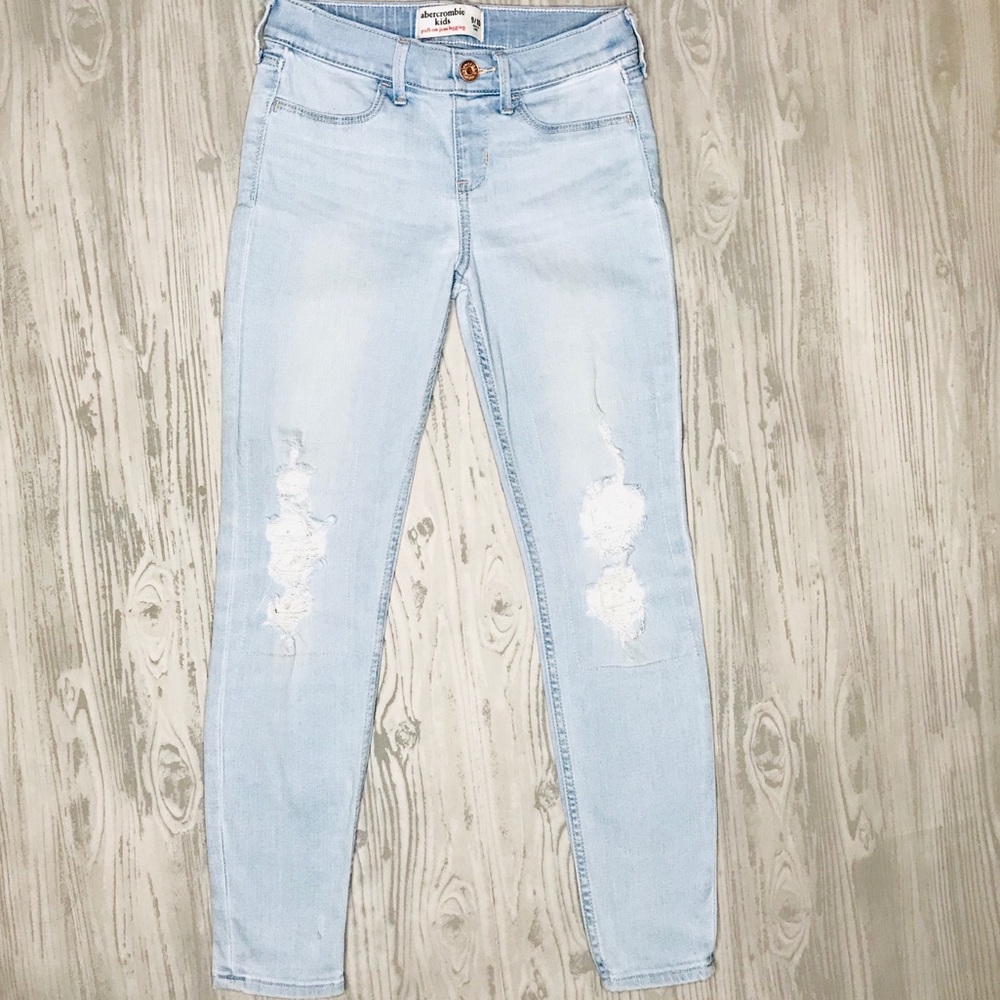 Abercrombie and Fitch distressed Jean legging 9/10